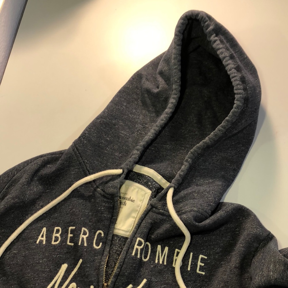 Abercrombie - Picture 4 of 4